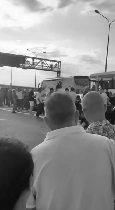 Звёздная пробка у Крымского моста. SHAMAN и Григорий Лепс устроили импровизированный дуэт в ...