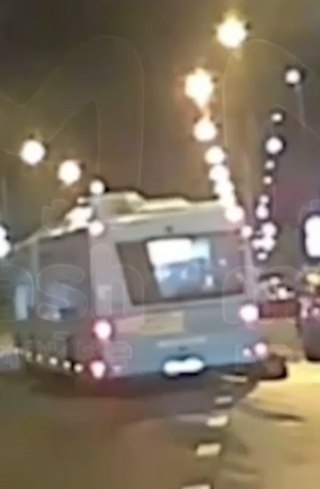 «На удивление я выжила...». В Питере водитель автобуса не заметил, что пассажирка ещё не до конца ... - 2