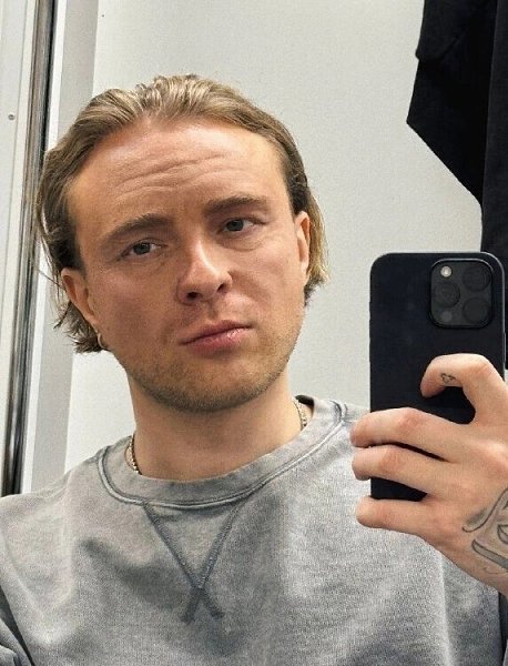 Егор Крид шокировал подписчиков своим внешним видом.Артист выложил новые фотографии и очень удивил ...