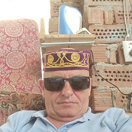 Andrei, 51, 