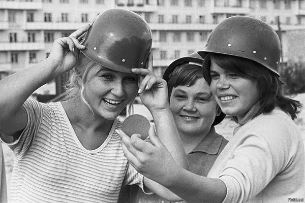 Почему советские женщины в 40 лет выглядели старше, чем мы сейчас в 50.Мода на внешность существует. ... - 4