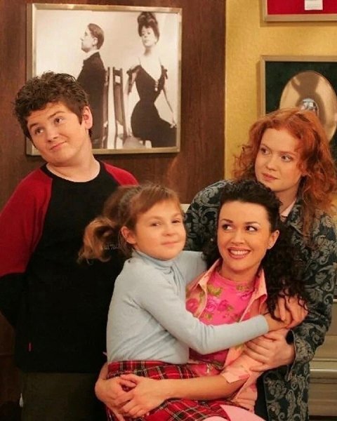 На похоронах Анастасии Заворотнюк не было ни одного актера из сериала «Моя прекрасная няня». На ... - 2