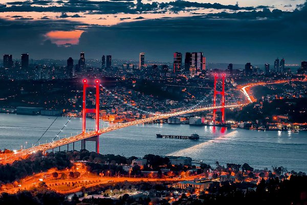 Турция.Легендарный Босфорский мост в Стамбуле.