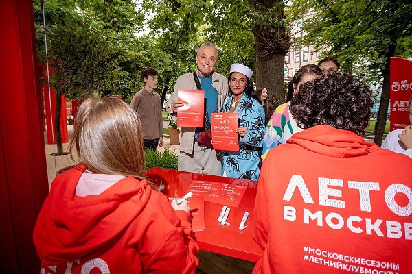 Чемпионат по игре «Камень, ножницы, бумага» в столице в самом разгаре.За месяц на флагманской ... - 2