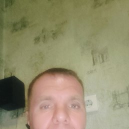 Dmitry, 42, 