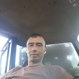 Oleg, 50, 