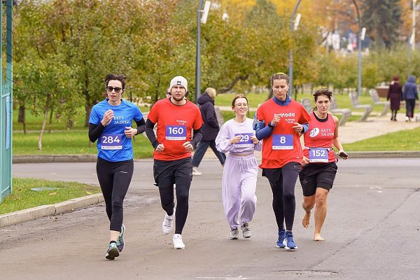 В осенние месяцы на ВДНХ можно продолжать заниматься физкультурой и спортом.Для этого здесь созданы ... - 3