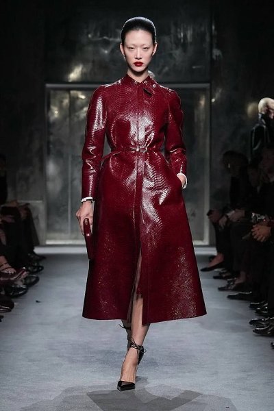 Новая эпоха наступила и в бренде Tom Ford — теперь под руководством Хайдера Акерманна. Обычно крайне ... - 7