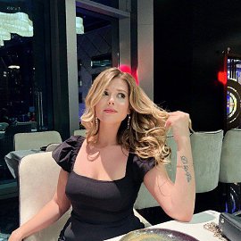 Chloe, 29 , 