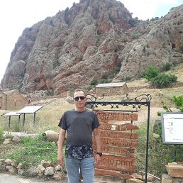 Vahe, 47, 