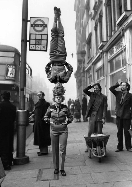 Экстремальная цирковая реклама Bertram Mills Circus, Лондон, Великобритания, 1953 год