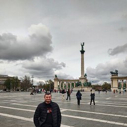 Aleksandar, 49, 
