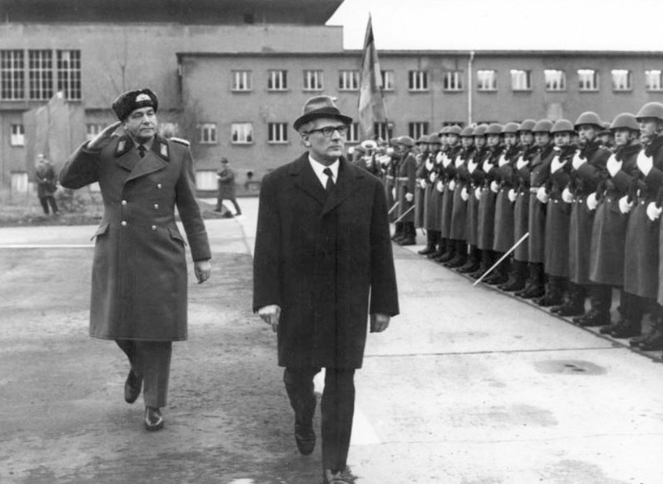 Эрих Эрнст Пауль Хонеккер (нем. Erich Ernst Paul Honecker; 25 августа 1912, Нойнкирхен — 29 мая ...