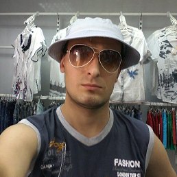 Aleksandr, 41, 