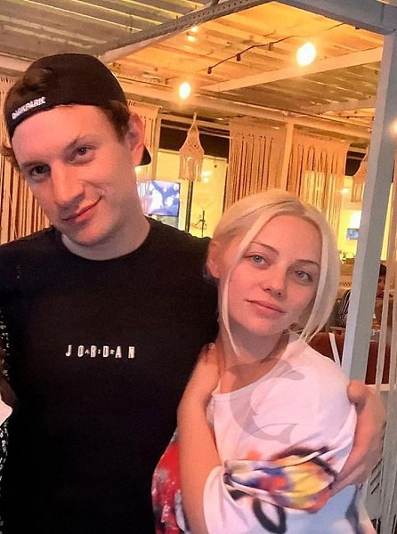 Экс-солистка группы Serebro Катя Кищук подтвердила роман с блогером Ильей Сатиром.31-летняя певица ... - 2