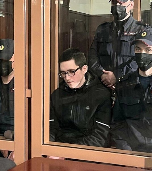 Ильназ Галявиев, совершивший нападение с применением огнестрельного оружия в казанской гимназии, ... - 2