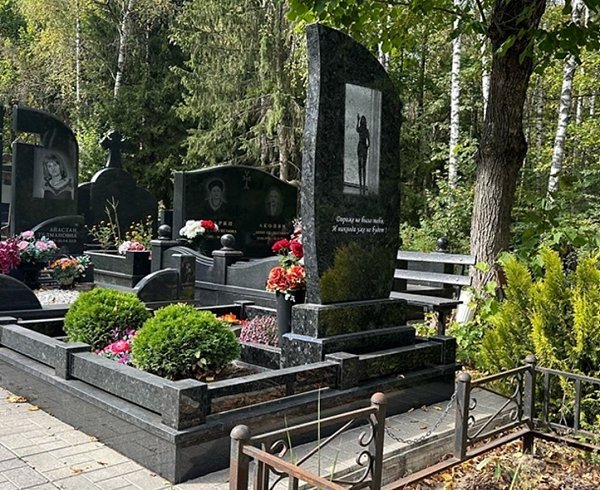 Сумишевский не поскупился на памятник для погибшей на гастролях жены: от надписи на надгробии слезы ... - 3