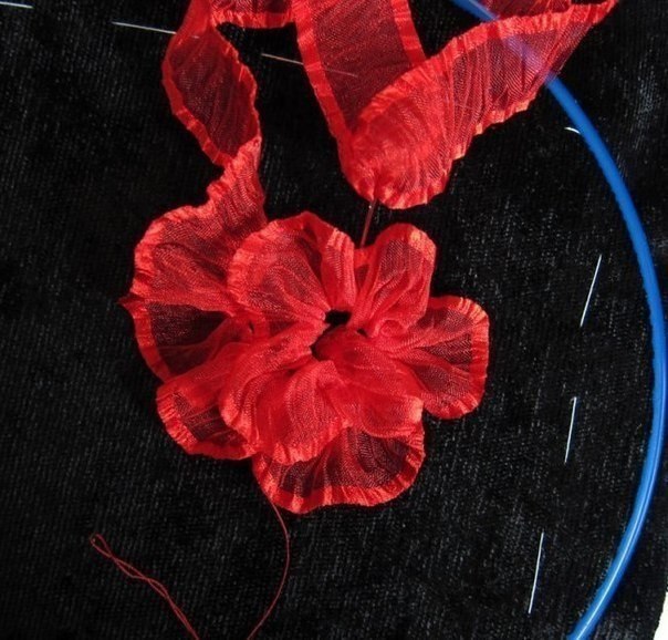 Вышиваем лентами маки. - 4