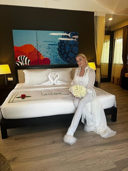 Начался новый сезон нашего любимого сериала под названием Анастасия Волочкова её очередной спутник ... - 5