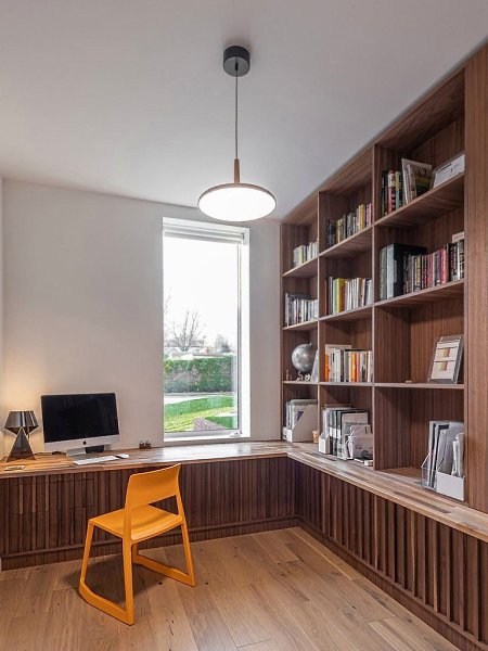 Стеллаж во всю стену, как у Энни Лейбовиц.Идея, которую можно повторить — открытые полки от пола до ... - 2