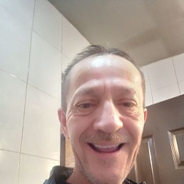 Roberto, 54, 