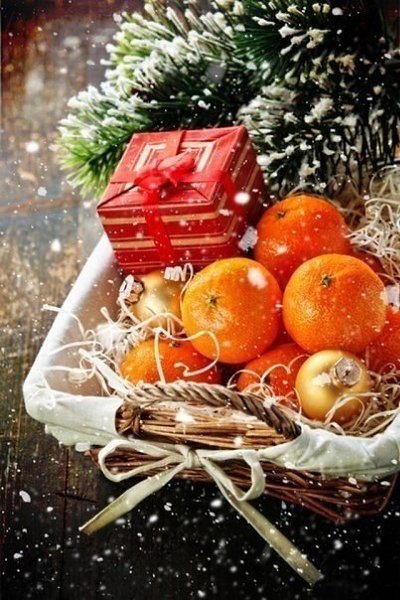 Всё сбудется! Ведь рядом мир блестящий! Наряжен кактус, в кухне подготовка, Плюс ноты мандаринов так ... - 2