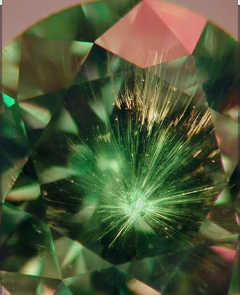 Демантоид (от немецкого слова Diamant — «алмаз» и древнегреческого идос — «вид, внешность») — это ... - 6