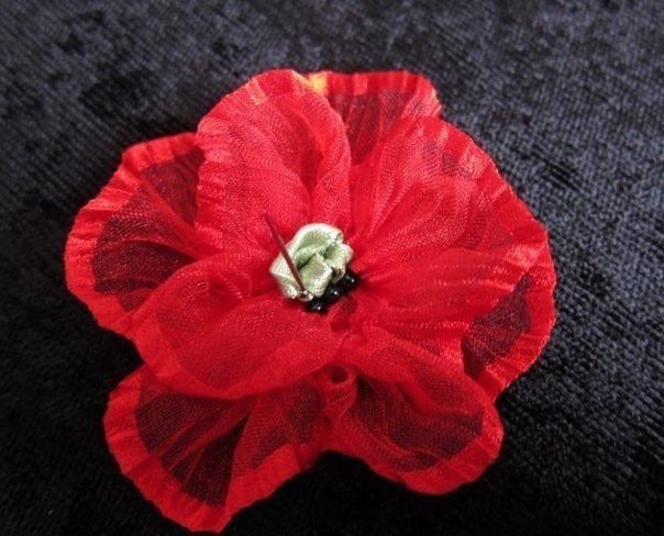 Вышиваем лентами маки. - 7