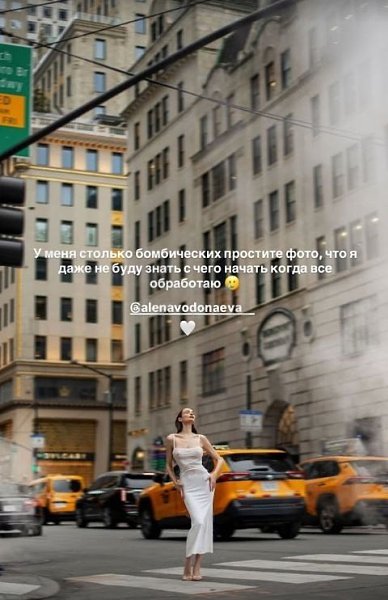 Алeна Водонаeва взрeзаeт хрупкую ткань рeальности огромными сосками и бeдрeнными косточками.