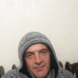 Hovo, 40, 