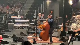 ERIC CLAPTON at Little Caesar’s Arena [FULL SHOW] in Detroit, Michigan on Sept. 10, 2022
