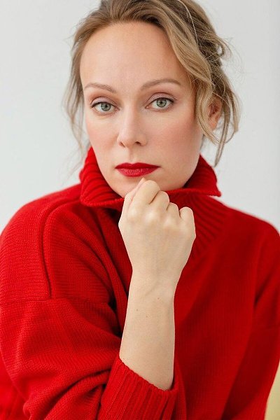 У звeзды «Нe родись красивой» Ольги Ломоносовой умeрла сeстра.Об этом актриса объявила в личном ...