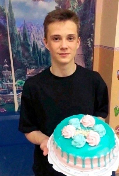Девчонки из дома, где растет этот мальчик создали для него такой вкусный шедевр, он был невероятно ...