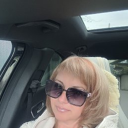 Lili, , 51 