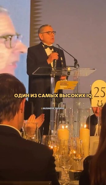 Он кажется дурачком, но на деле — один из самых умных и богатых актёров в мире. Гений, миллионер и ... - 2