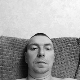 Aleksei, 45, 