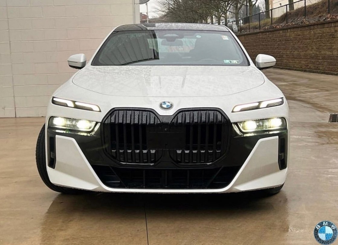  a a. oa BMW 7-sris ?