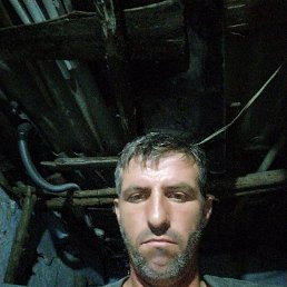 Oleg, 42, 