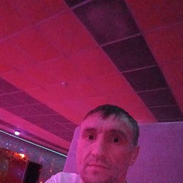 vadim, 42, 