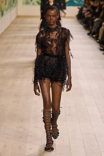 На повестке — кутюрная коллекция Dior от Марии Грации Кьюри. Местами красиво, но желание увидеть ... - 2