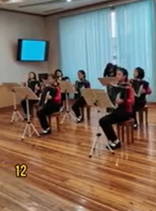 Школы в Северной Корее напомнили мужчине зоопарк с детьми. Как можно к ним так относится? ... - 2