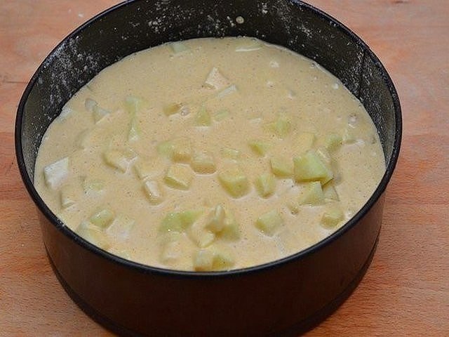 ЗАЛИВНАЯ ШАРЛОТКА