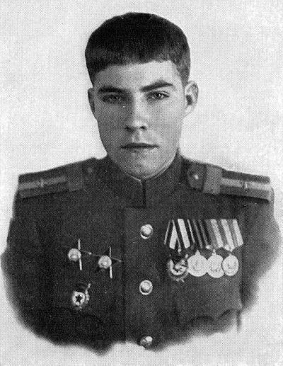 САМЫЙ ЮНЫЙ ЛЁТЧИК ВЕЛИКОЙ ОТЕЧЕСТВЕННОЙ. 2 ноября 1928 года в семье советского офицера, лётчика и ...