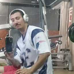 Jad, 25, 