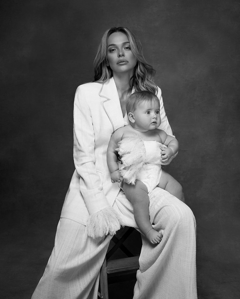 Аннa Хилькевич впервые покaзaлa лицо млaдшей дочери Оливии. Третью дочь aктрисa родилa в сентябре ... - 3