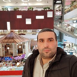 Amil, 36, 