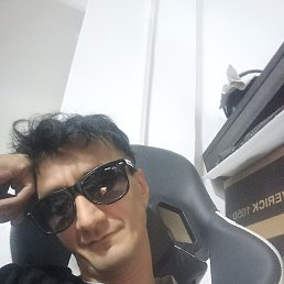 Wiliambek, 44, 