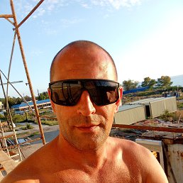 Aleksej, 41,  