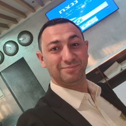 Yuri, 42, 