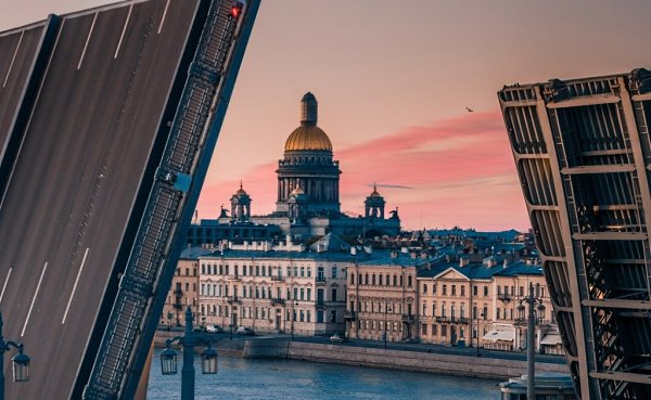 Санкт-Петербург — одно из самых популярных туристических направлений в России, и это неудивительно, ...